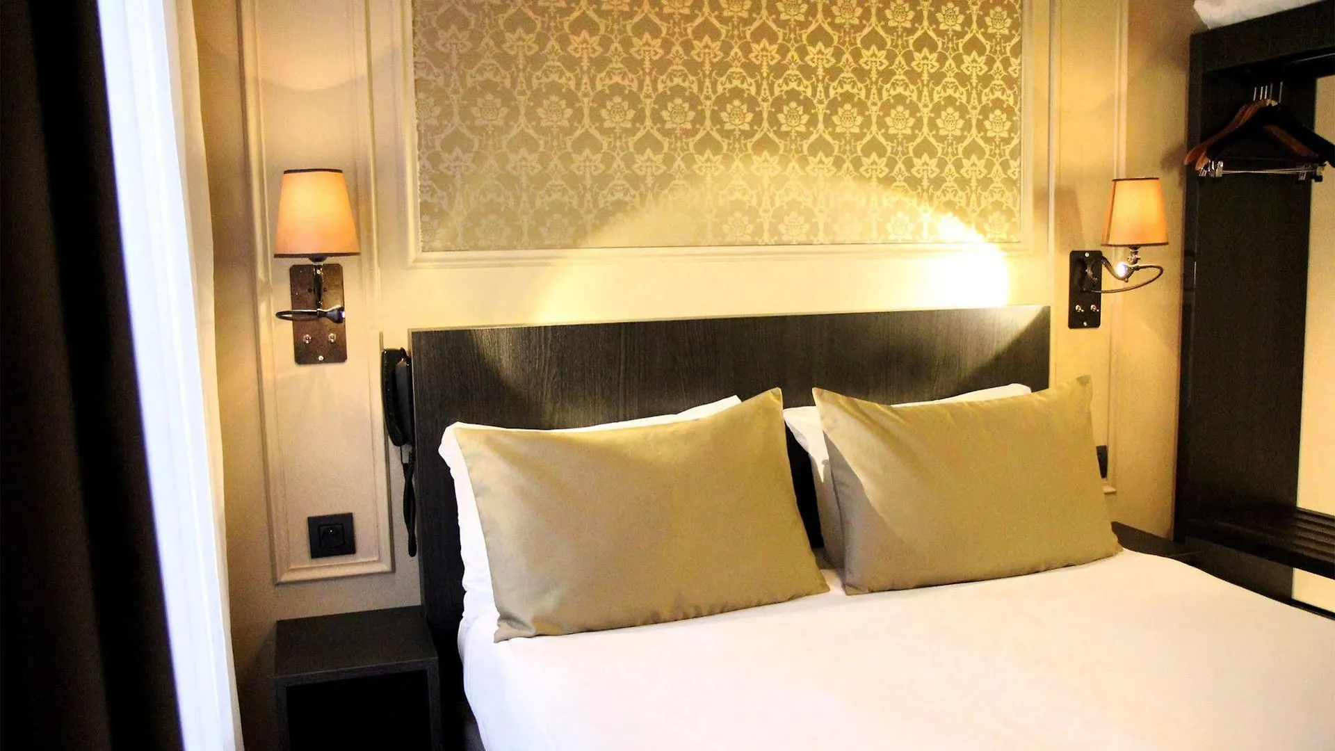 *** Hotel Best Western Le Montmartre - Saint Pierre Paris France